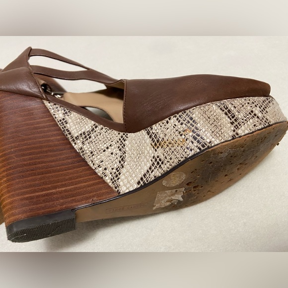 Vince Camuto platform wedge - Picture 9 of 11
